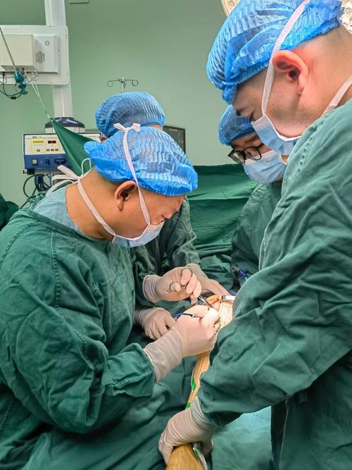 新疆医科大学口腔医院_新疆生产建设兵团第四师医院口腔科_新疆口腔科学校